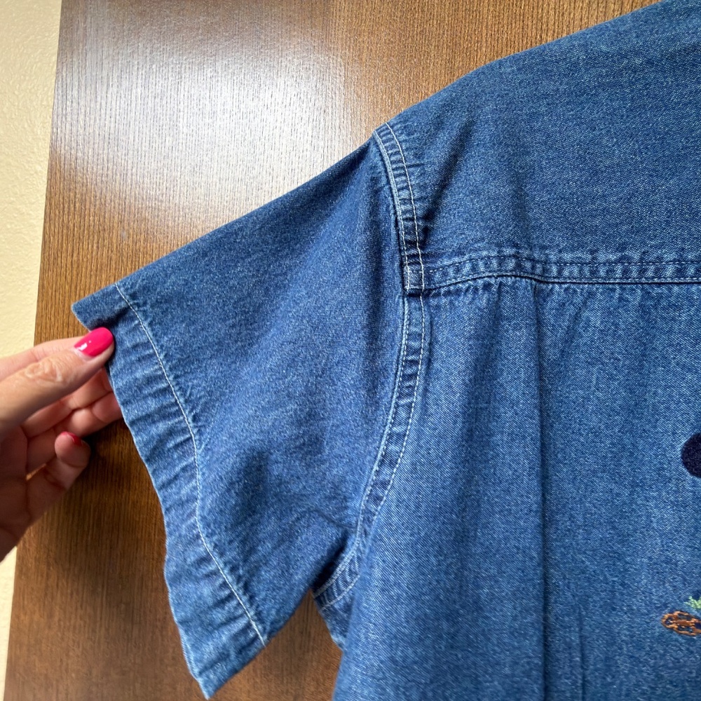$75 Disney vintage denim camp shirt size L - Picture 4 of 11